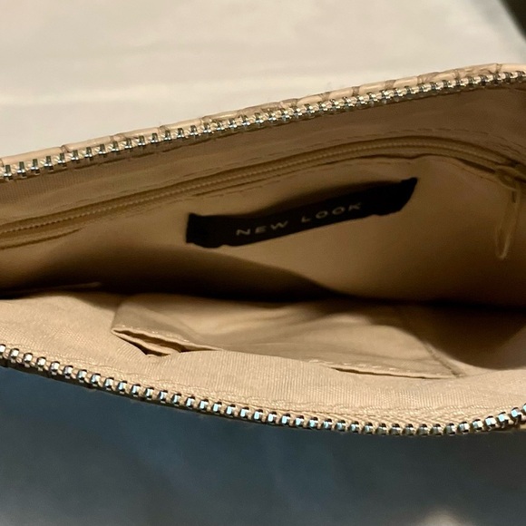 🆕 New Look Tan Wristlet NWOT - Picture 6 of 10
